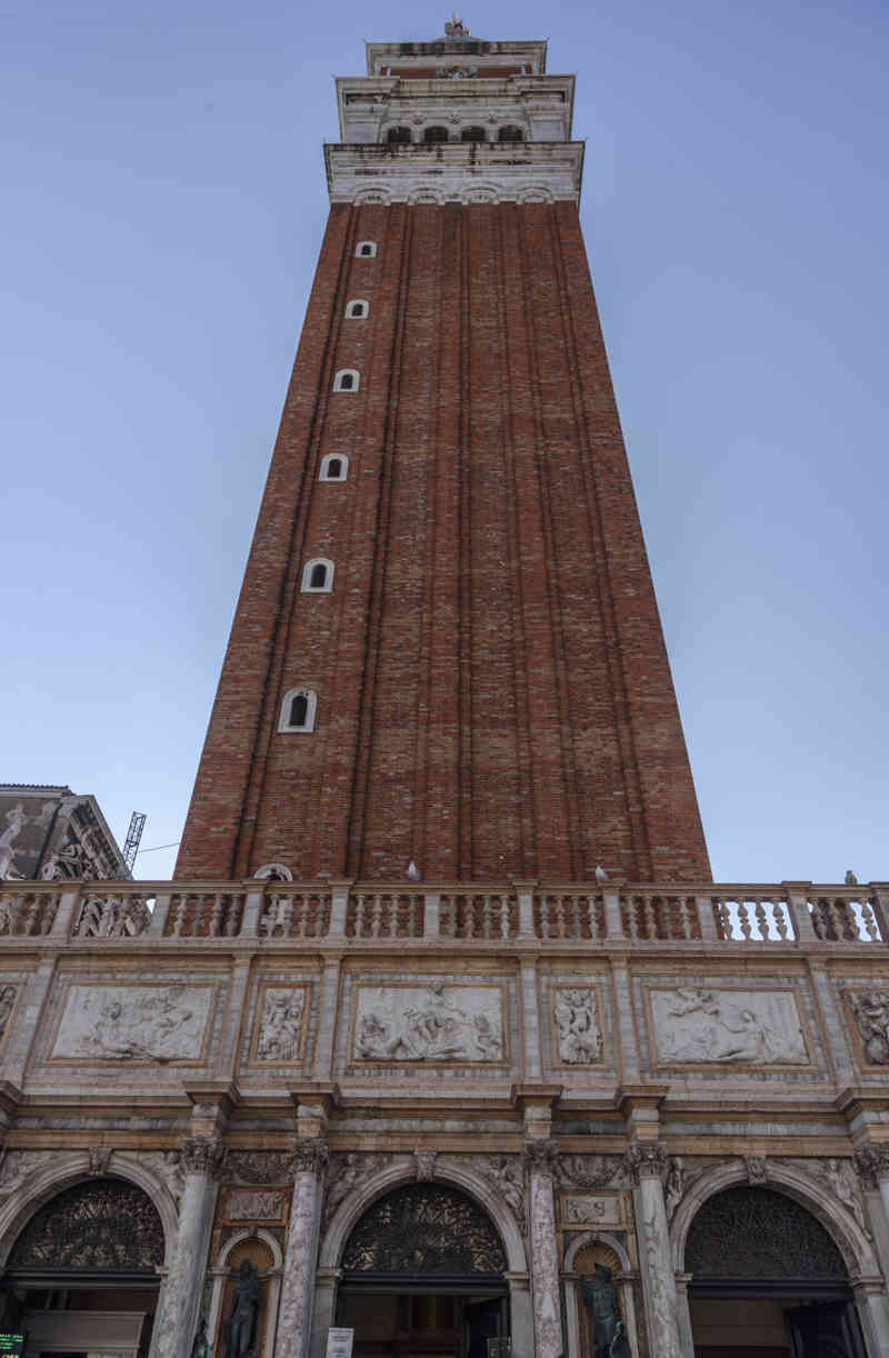 Italia - Venecia 035 - plaza de San Marcos - campanario de San Marcos.jpg